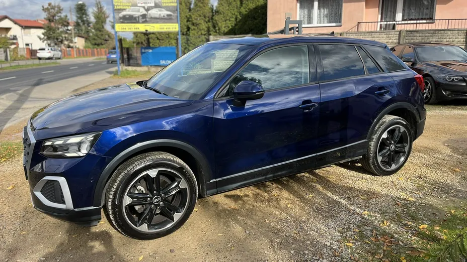 AUDI Q2 -