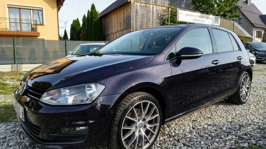 VOLKSWAGEN Golf -