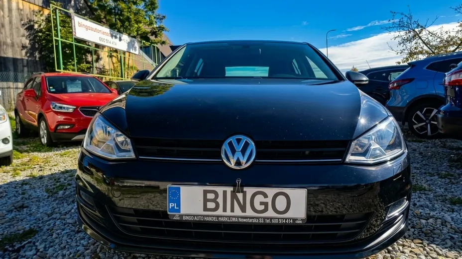 VOLKSWAGEN Golf -