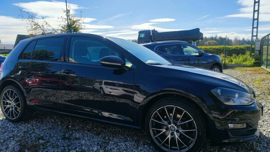 VOLKSWAGEN Golf -