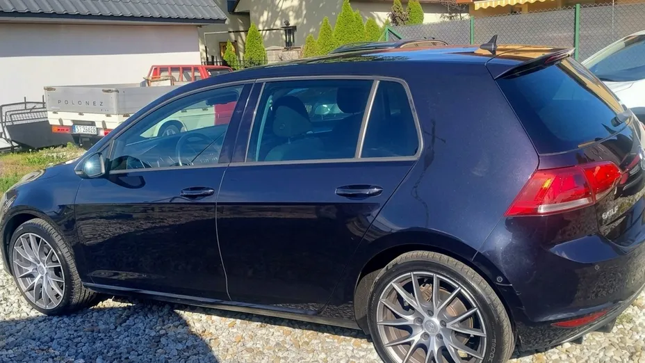 VOLKSWAGEN Golf -