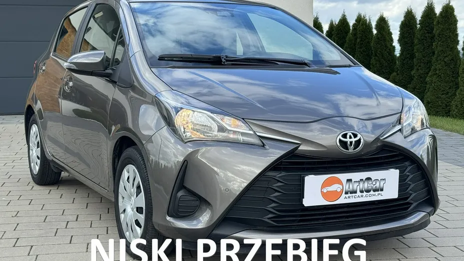 TOYOTA Yaris -