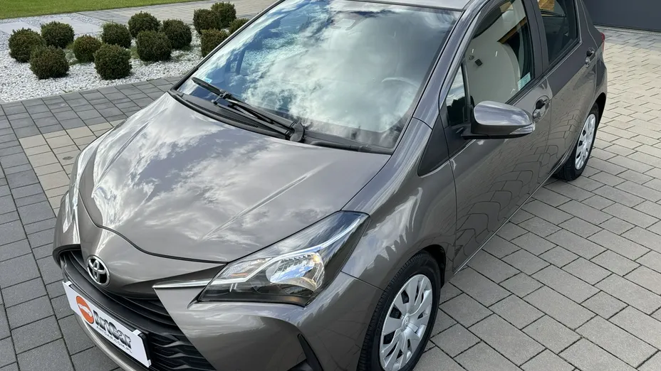 TOYOTA Yaris -