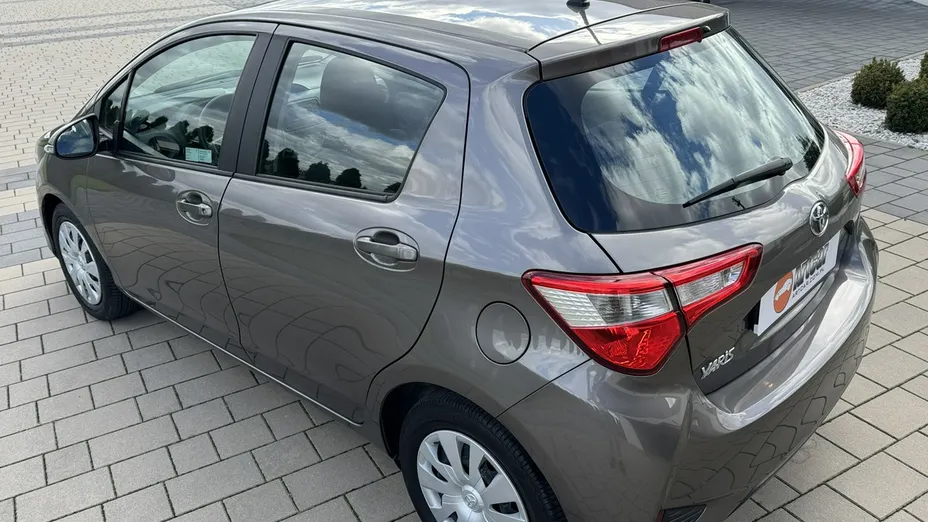 TOYOTA Yaris -