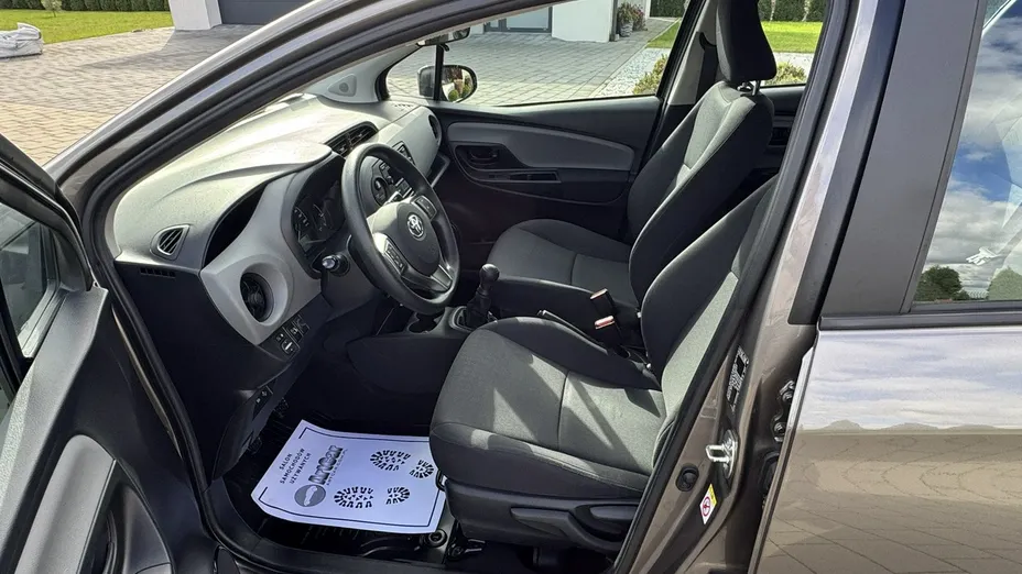TOYOTA Yaris -