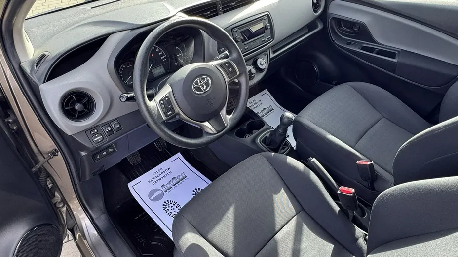 TOYOTA Yaris -