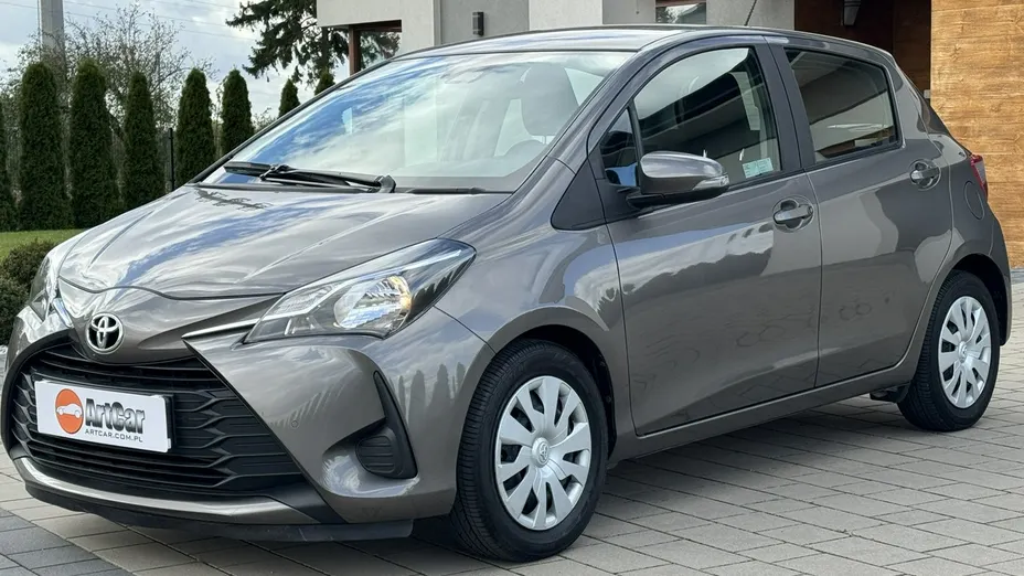 TOYOTA Yaris -