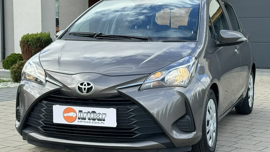 TOYOTA Yaris -