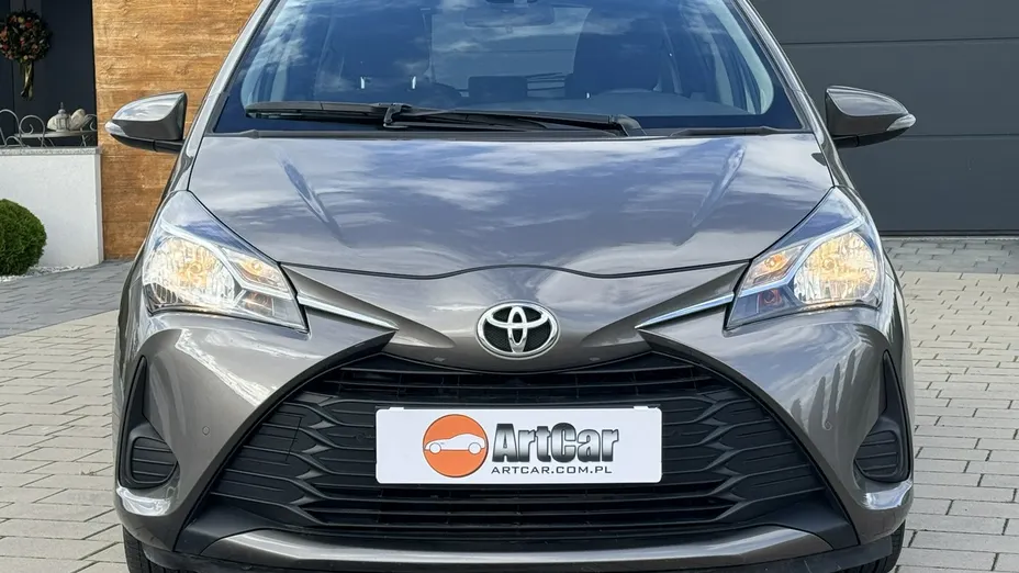 TOYOTA Yaris -