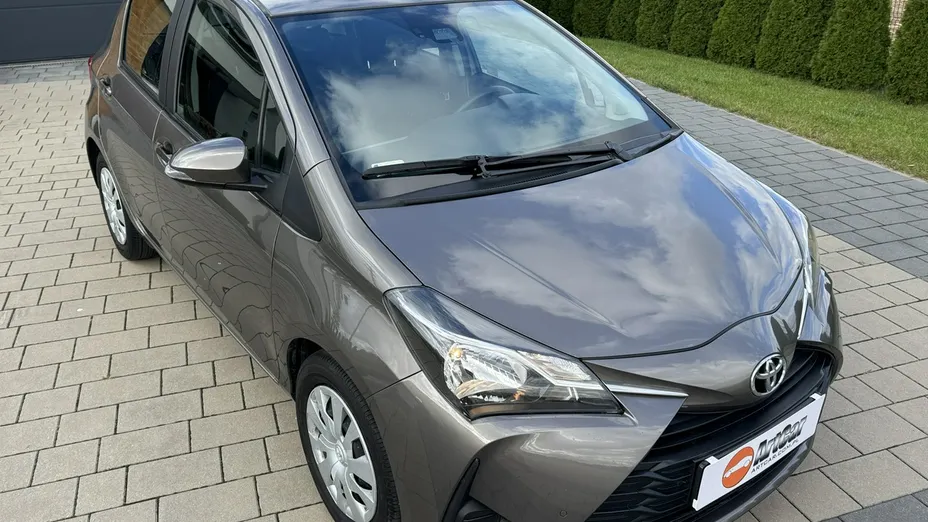 TOYOTA Yaris -