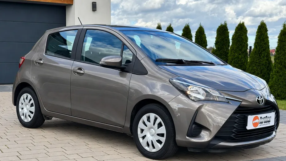 TOYOTA Yaris -