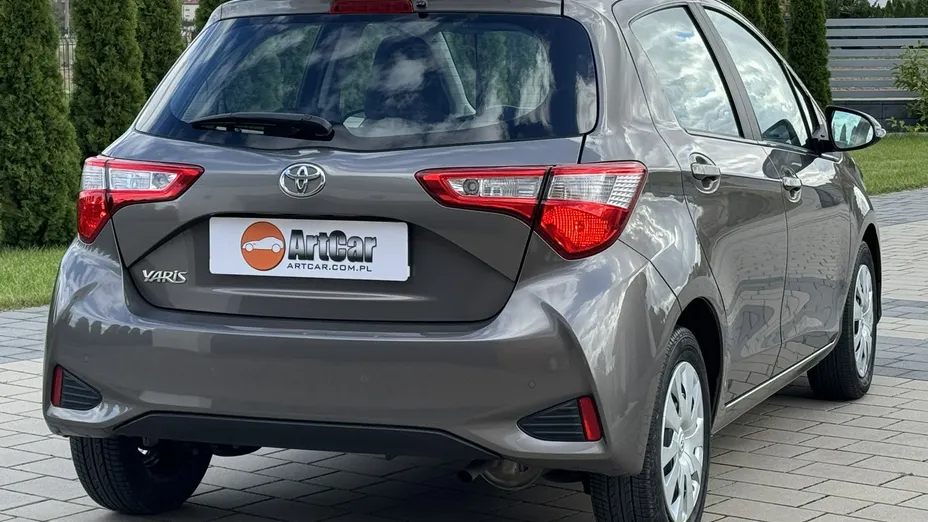 TOYOTA Yaris -