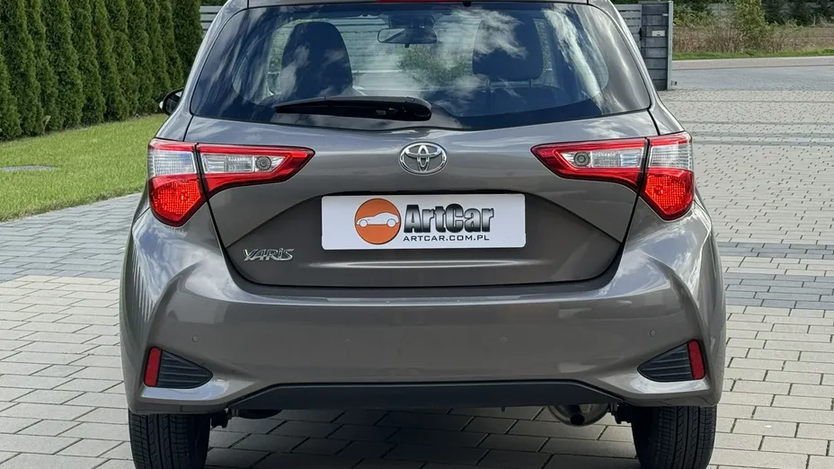 TOYOTA Yaris -