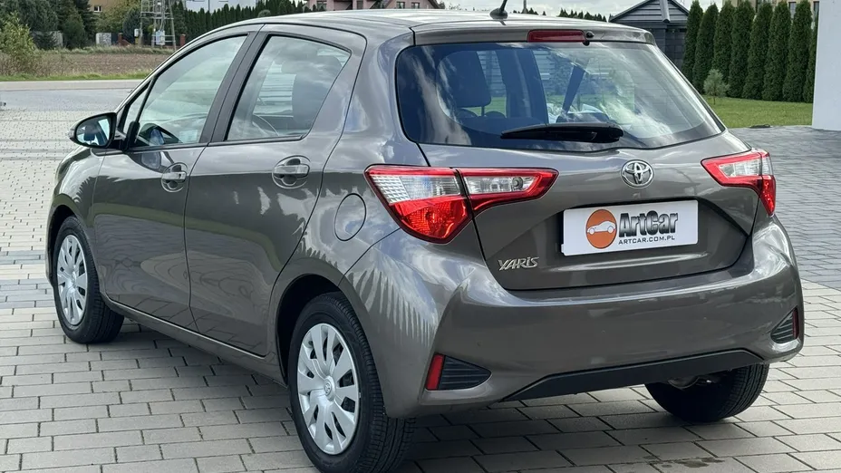 TOYOTA Yaris -