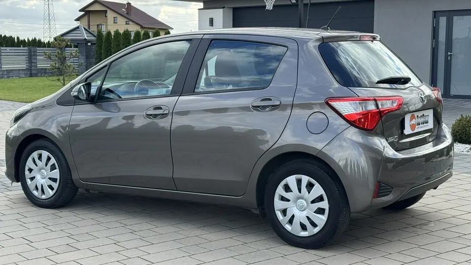 TOYOTA Yaris -