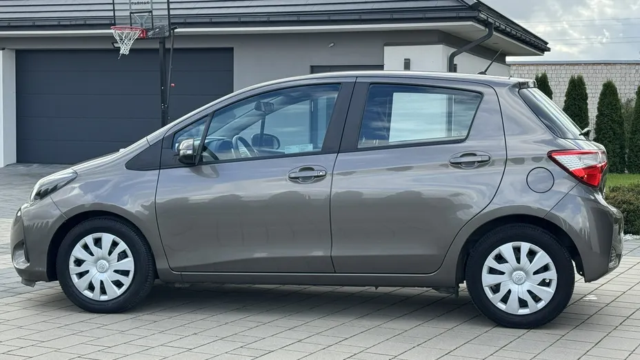 TOYOTA Yaris -