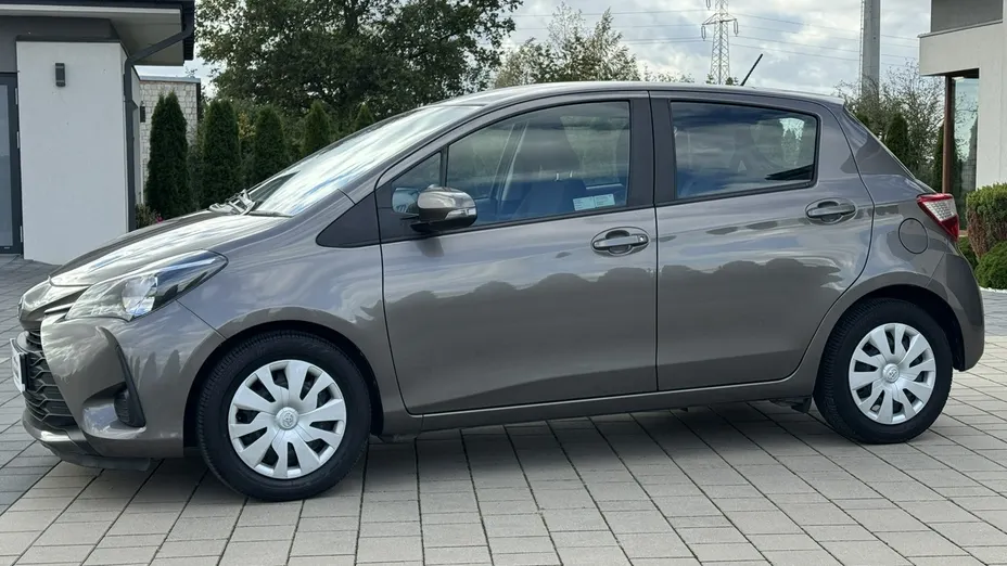 TOYOTA Yaris -