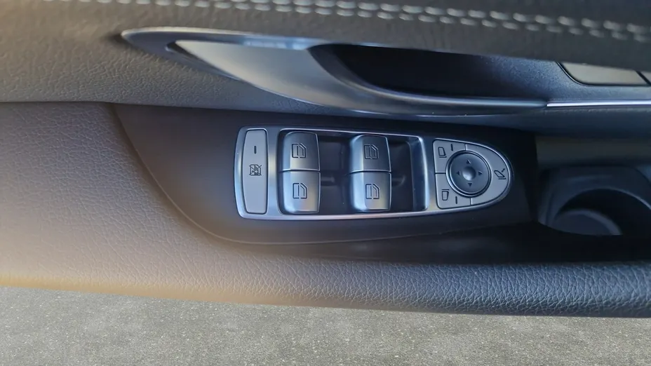 MERCEDES-BENZ E Klasa -