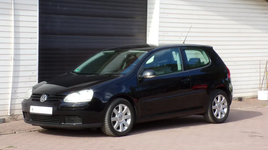 VOLKSWAGEN Golf -