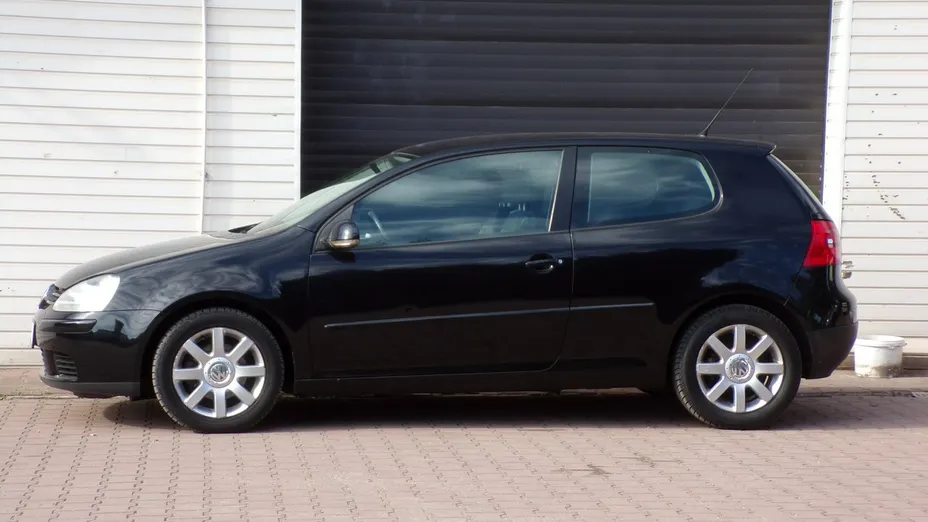 VOLKSWAGEN Golf -