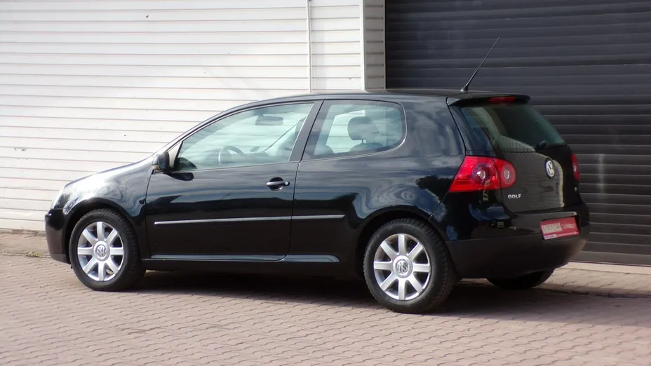 VOLKSWAGEN Golf -