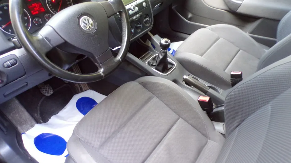 VOLKSWAGEN Golf -