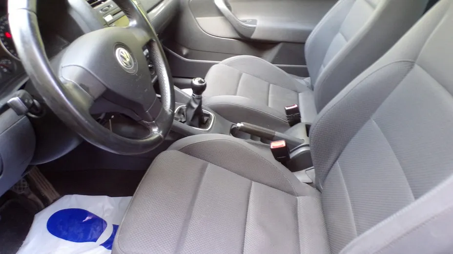 VOLKSWAGEN Golf -
