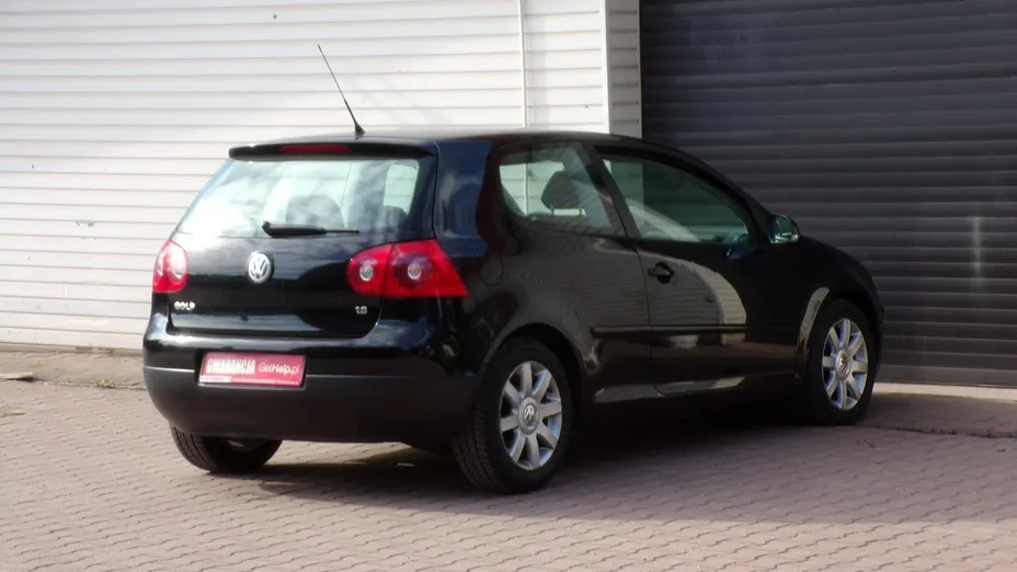 VOLKSWAGEN Golf -