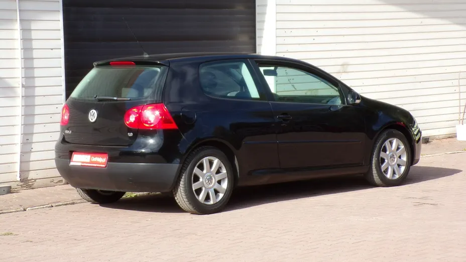 VOLKSWAGEN Golf -