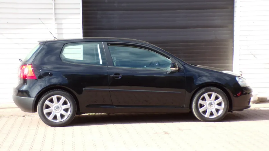 VOLKSWAGEN Golf -
