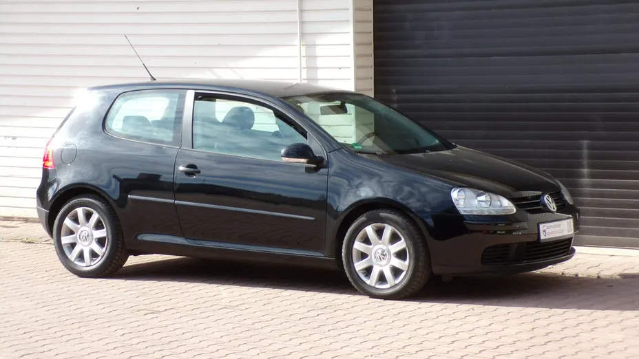 VOLKSWAGEN Golf -