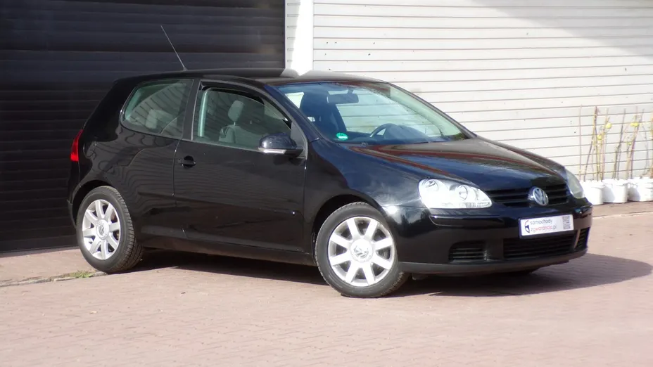 VOLKSWAGEN Golf -