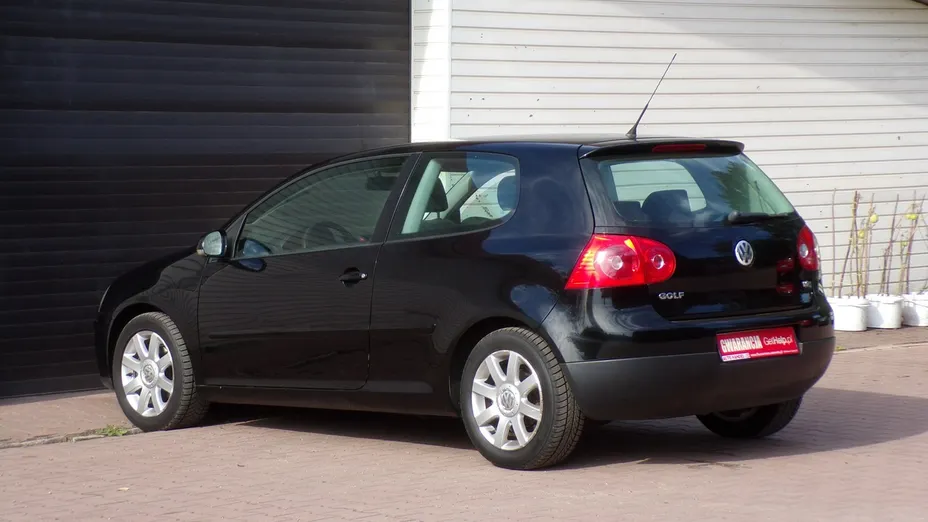 VOLKSWAGEN Golf -