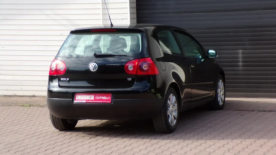 VOLKSWAGEN Golf -