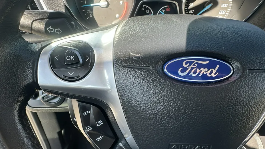 FORD Kuga -