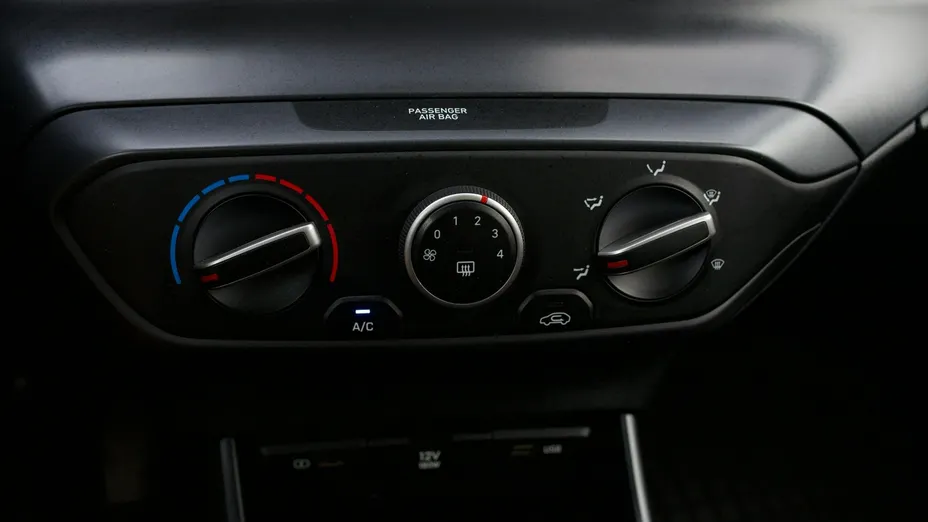 HYUNDAI i20 -