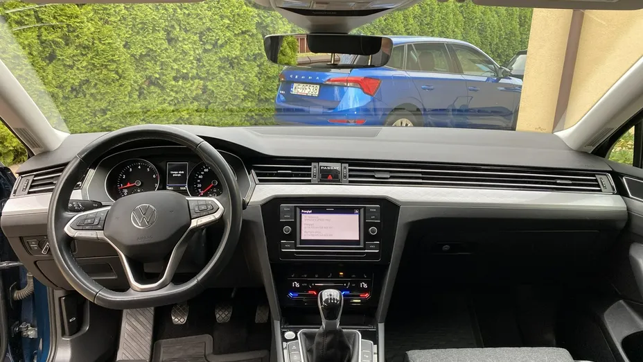 VOLKSWAGEN Passat -