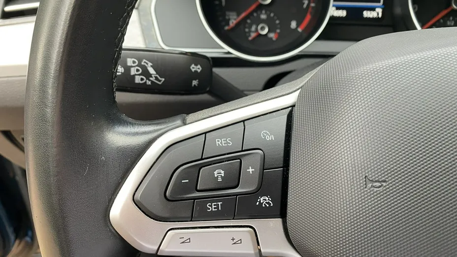 VOLKSWAGEN Passat -