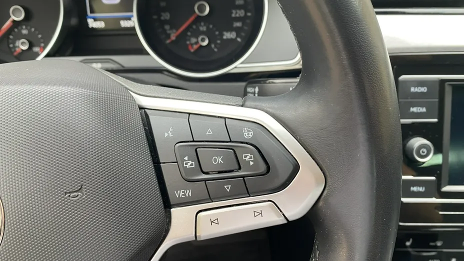 VOLKSWAGEN Passat -