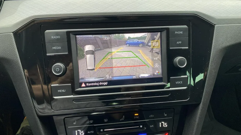VOLKSWAGEN Passat -