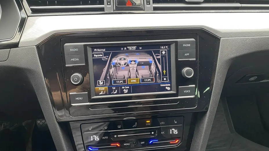 VOLKSWAGEN Passat -