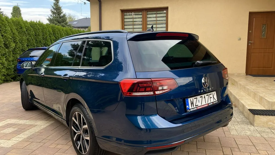 VOLKSWAGEN Passat -