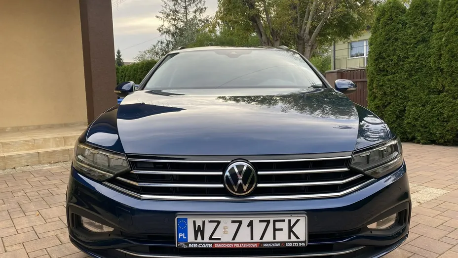 VOLKSWAGEN Passat -