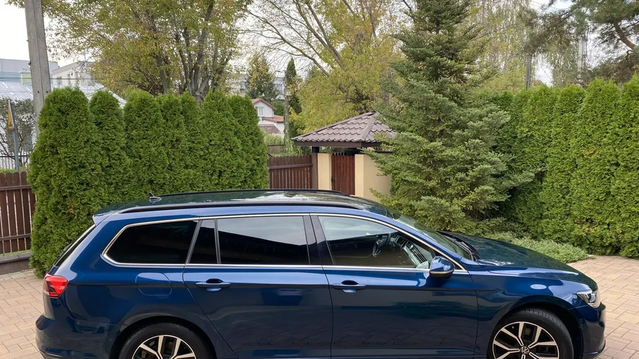 VOLKSWAGEN Passat -