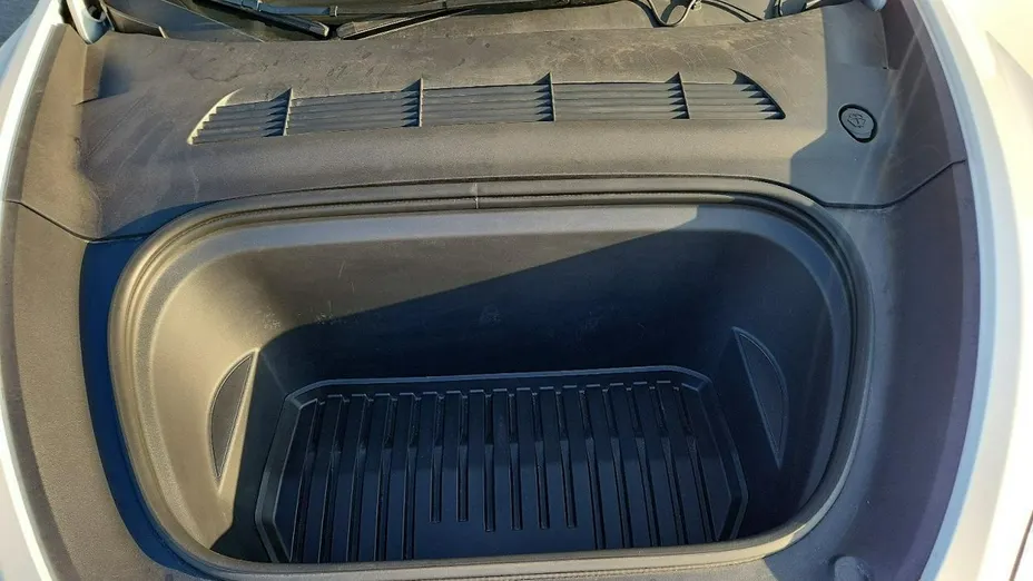 TESLA Model Y -