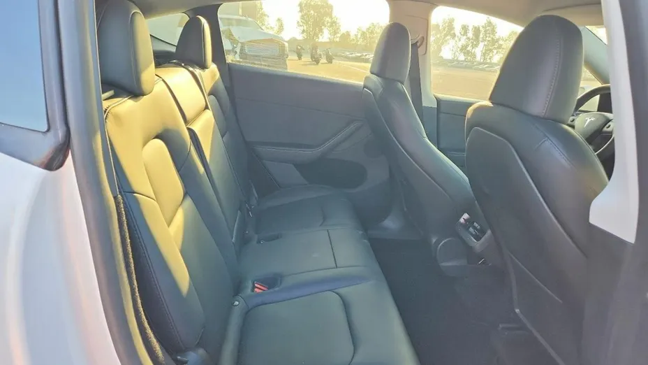 TESLA Model Y -