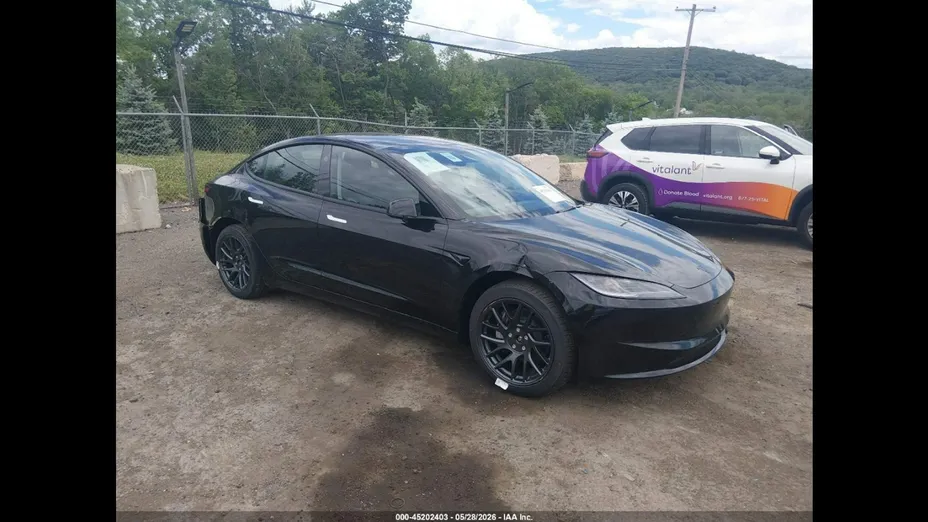 TESLA Model 3 -