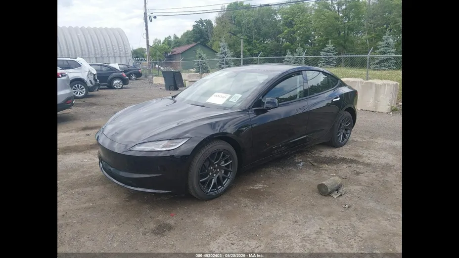 TESLA Model 3 -