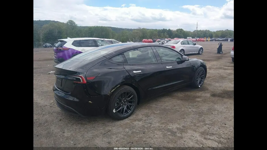 TESLA Model 3 -