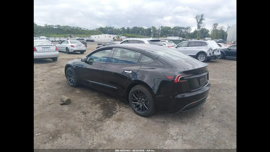 TESLA Model 3 -